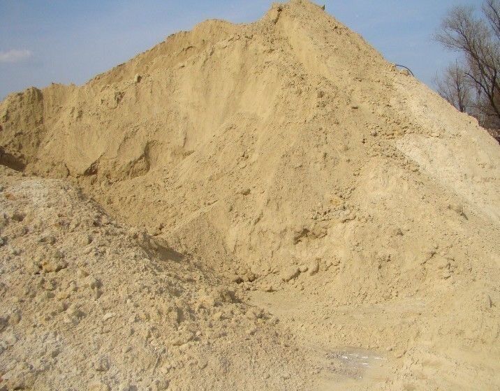 Ziemia przesiewana, piach, kruszywo, gruz kruszony . Transport .