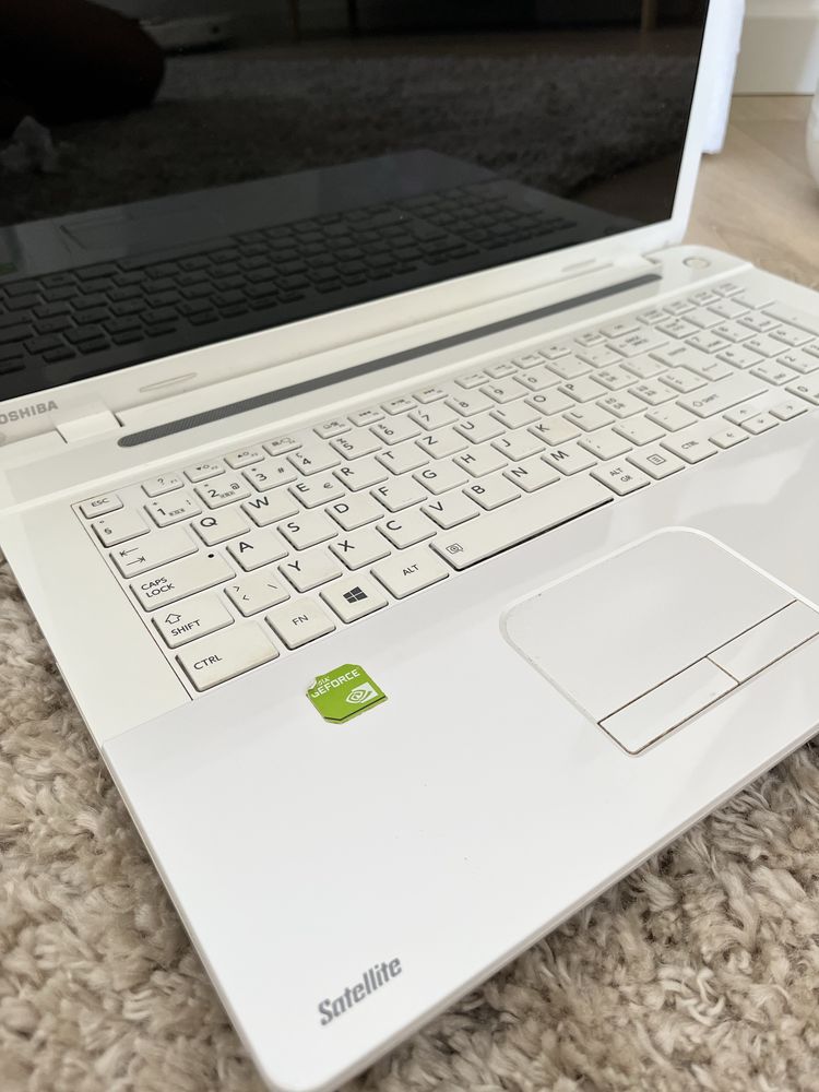 Toshiba Satellite C75 branco