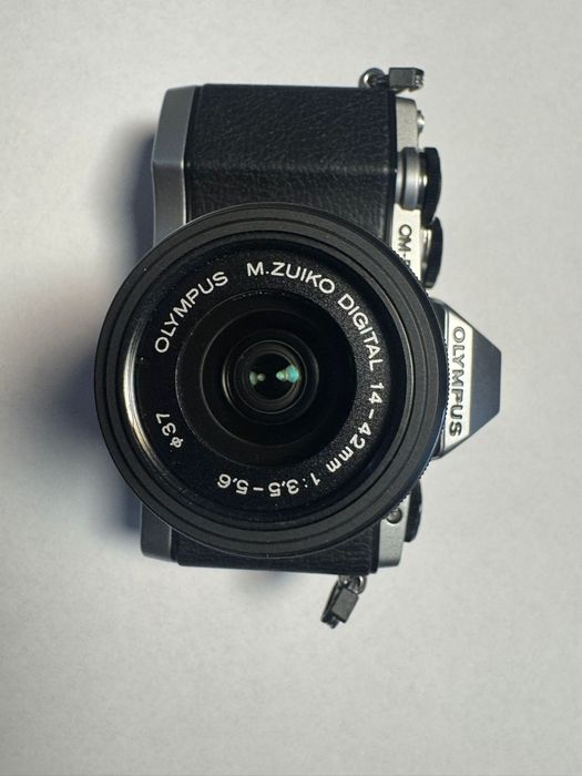 OLYMPUS OMD EM-10 + obiektyw i gratisy. Super niski przebieg !!!