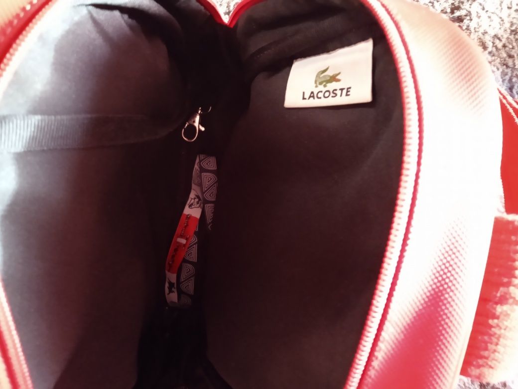 Mochila lacoste como nova