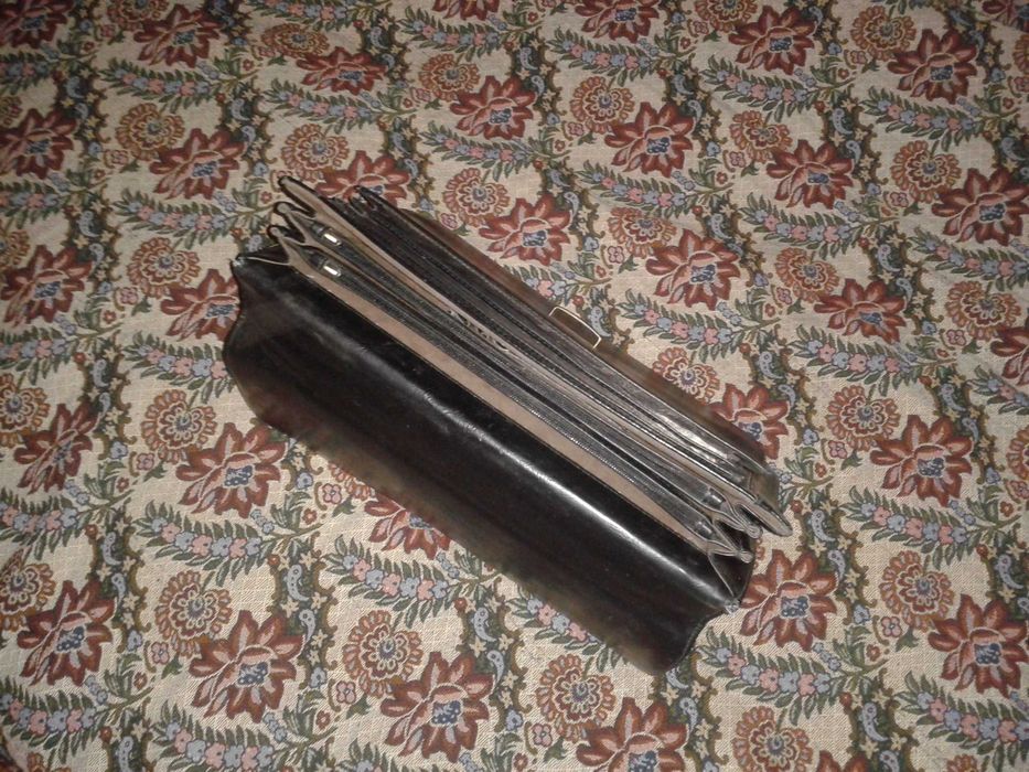 кожаный портфель