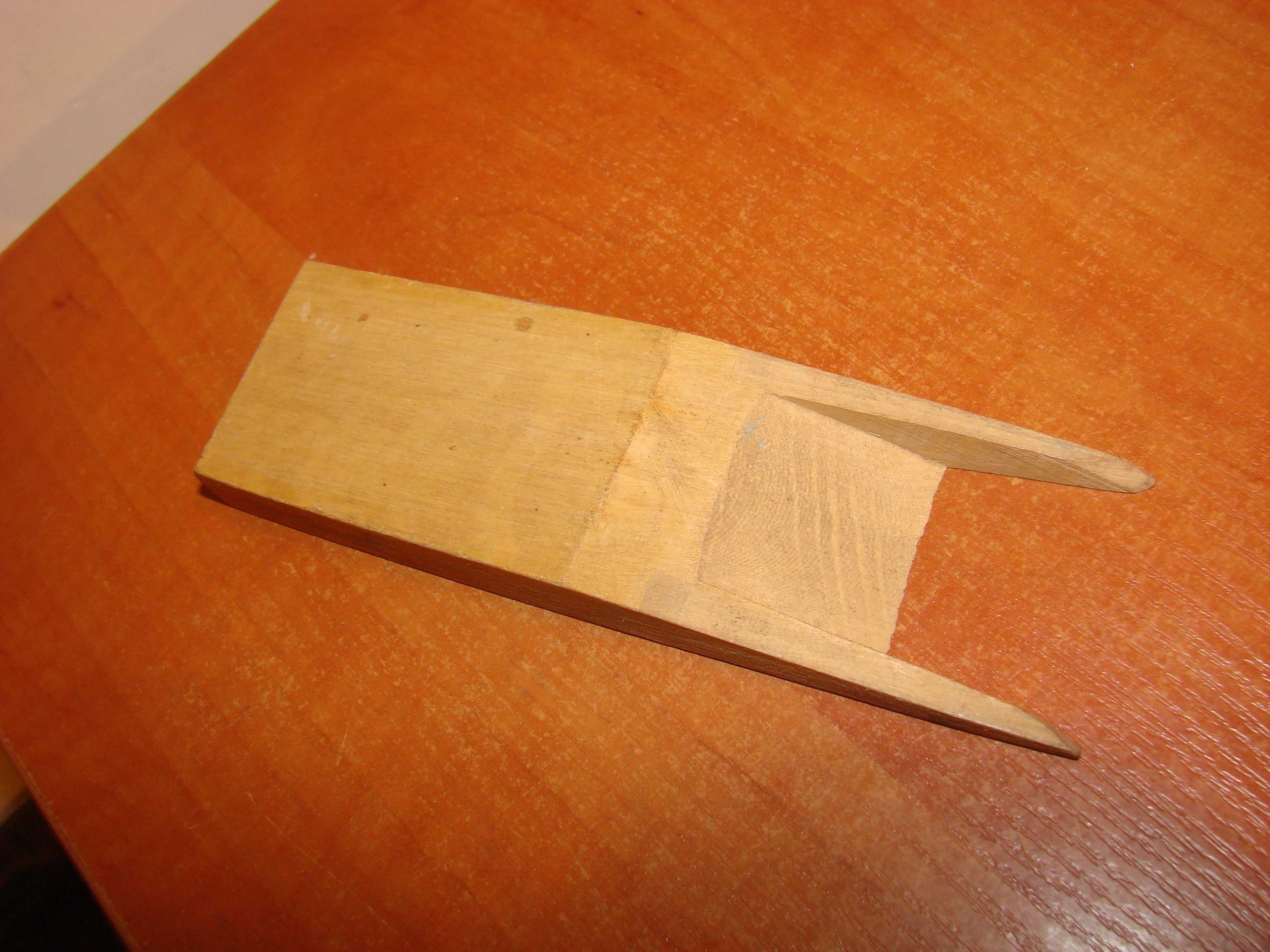 drewniany klin struga