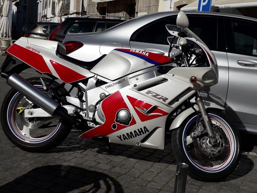 Yamaha FZR 600