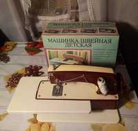 Детская швейная машинка времен СРСР