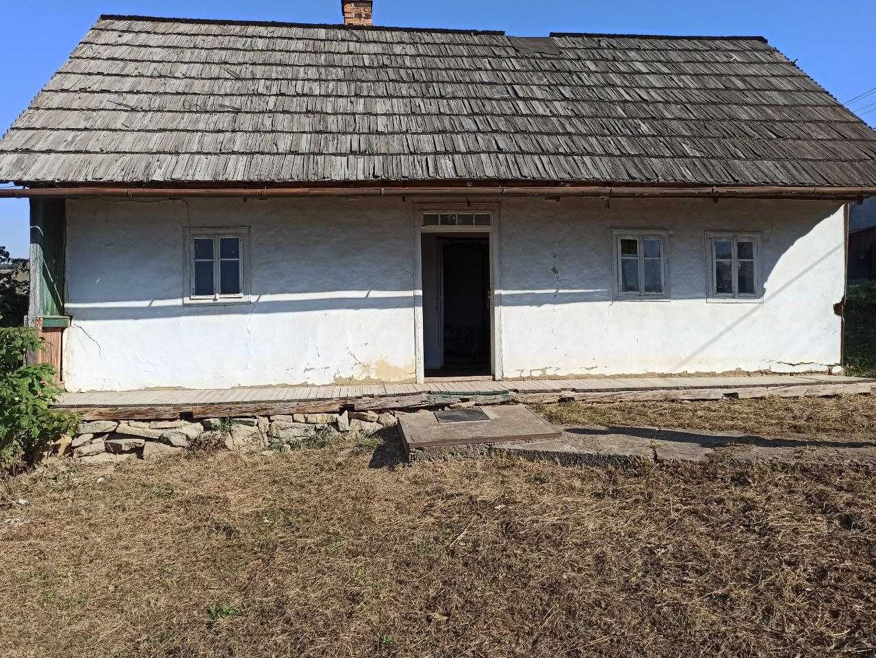 Будинок із земельною ділянкою, село Коровія (Чернівецька обл.)
