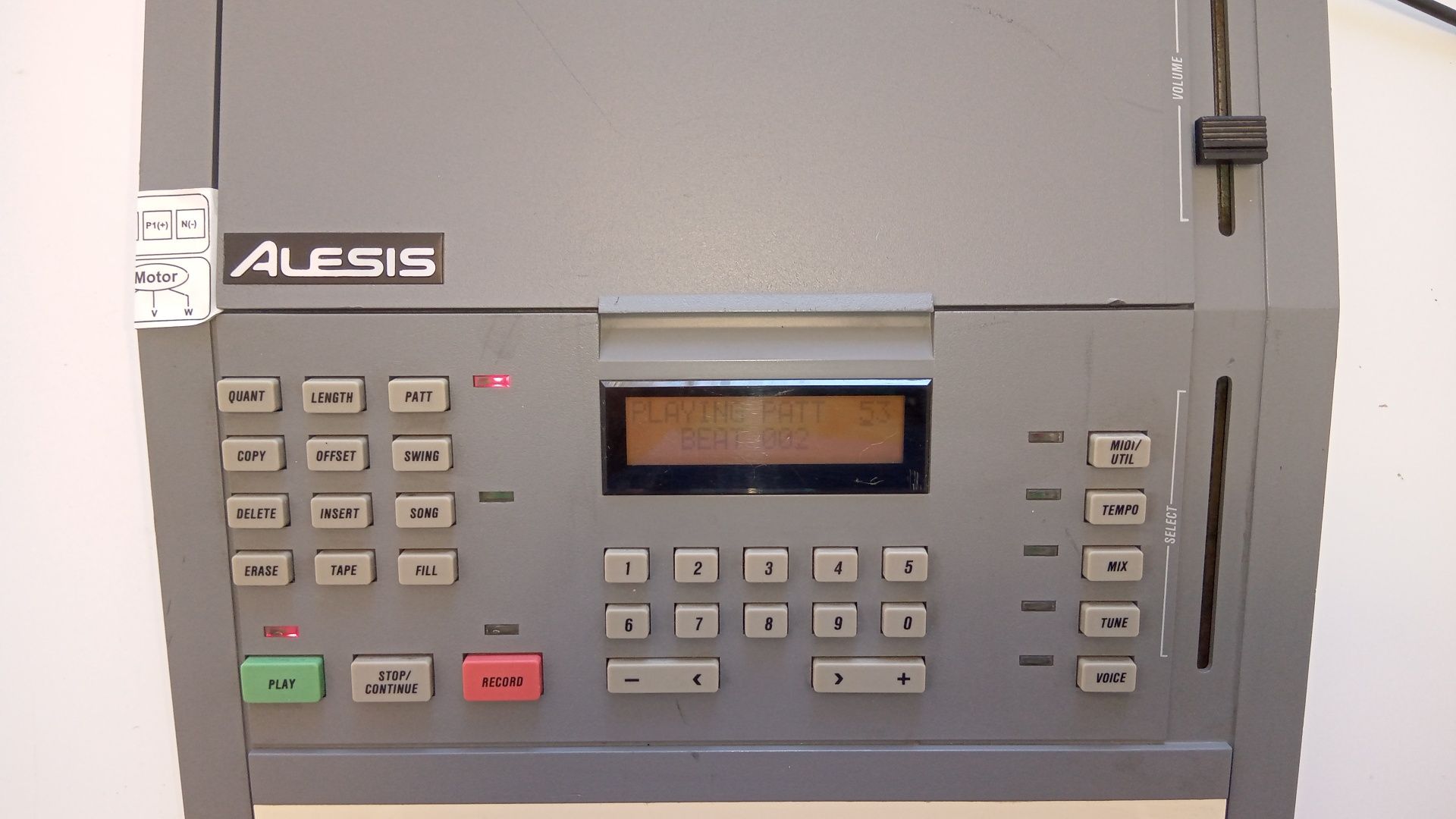 Alesis HR-16 High Sample Rate/16 Bit Drum Machine