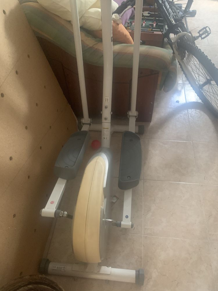 Bicicleta eliptica Domyos nova