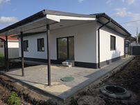 Новий будинок в зручній локації