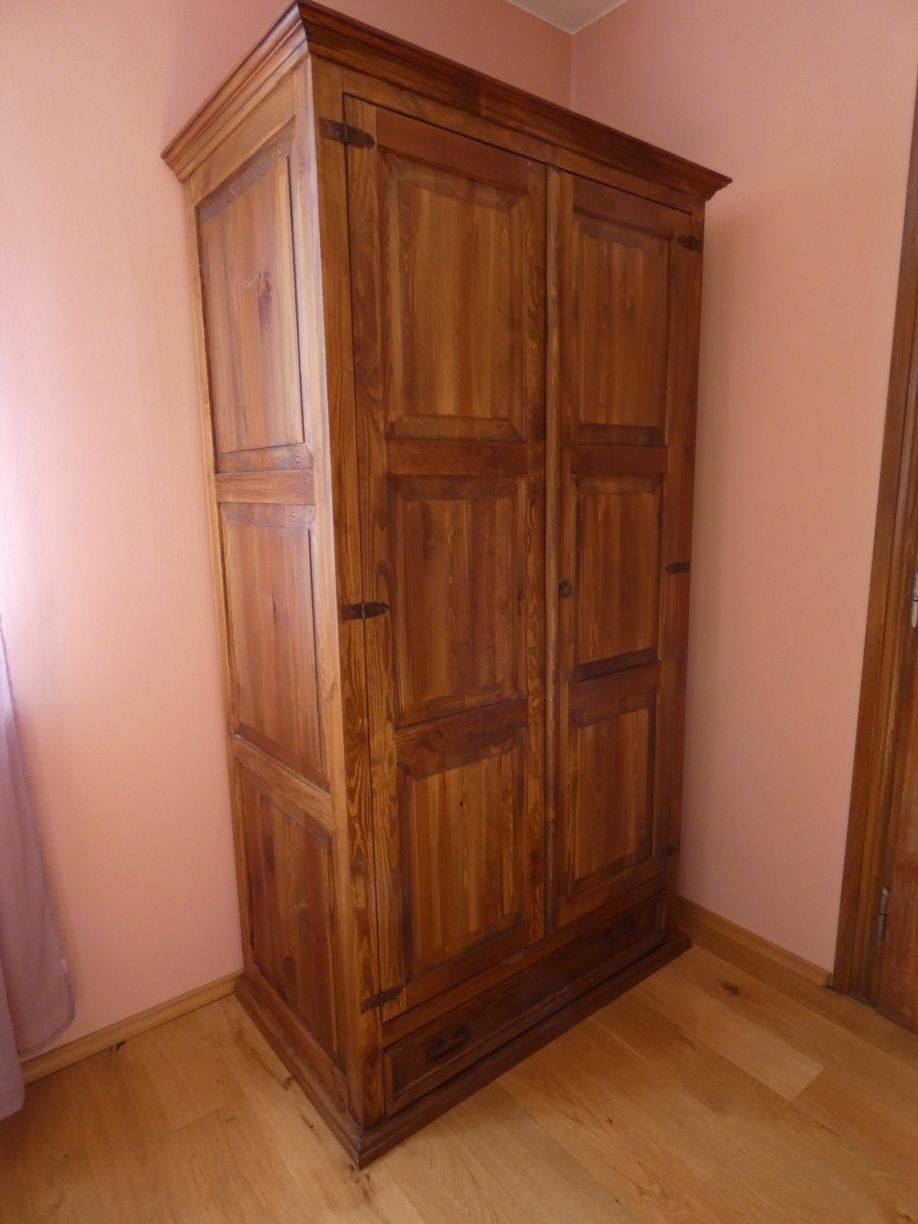 Szafa drewniana ForestBee rustykalna, kolor orzech, drewno lite sosna