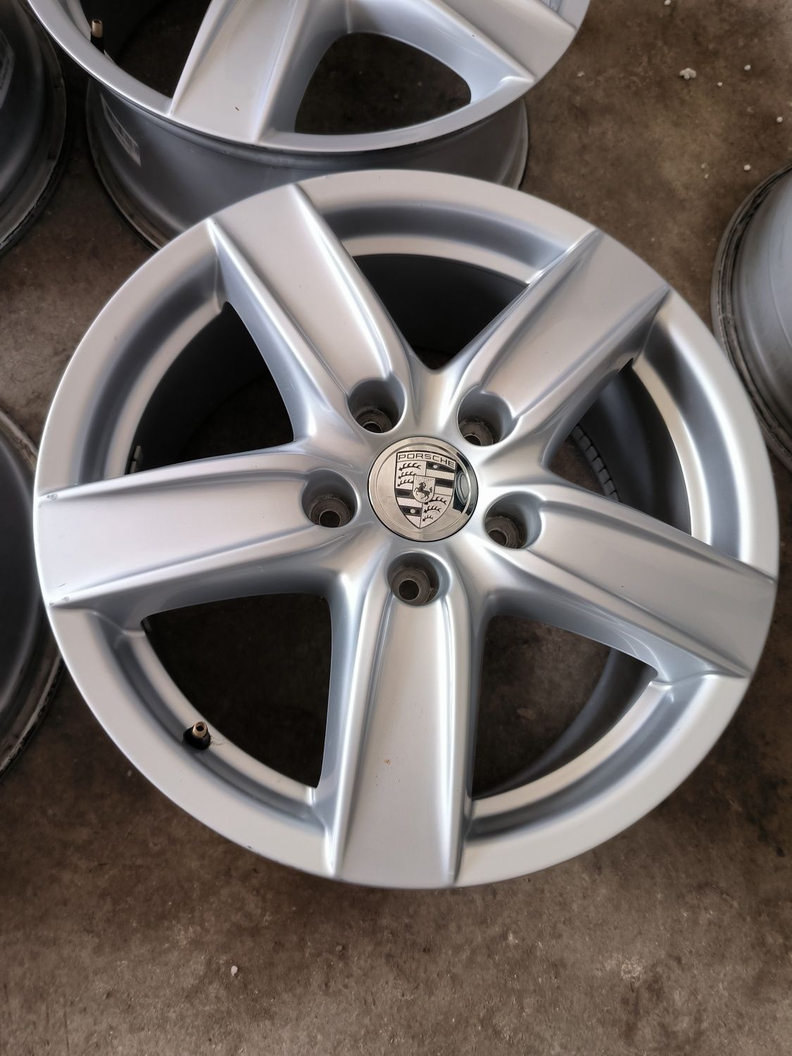 Felgi aluminiowe 18 Porsche Cayenne Audi Q7 Volkswagen Touareg 5x130