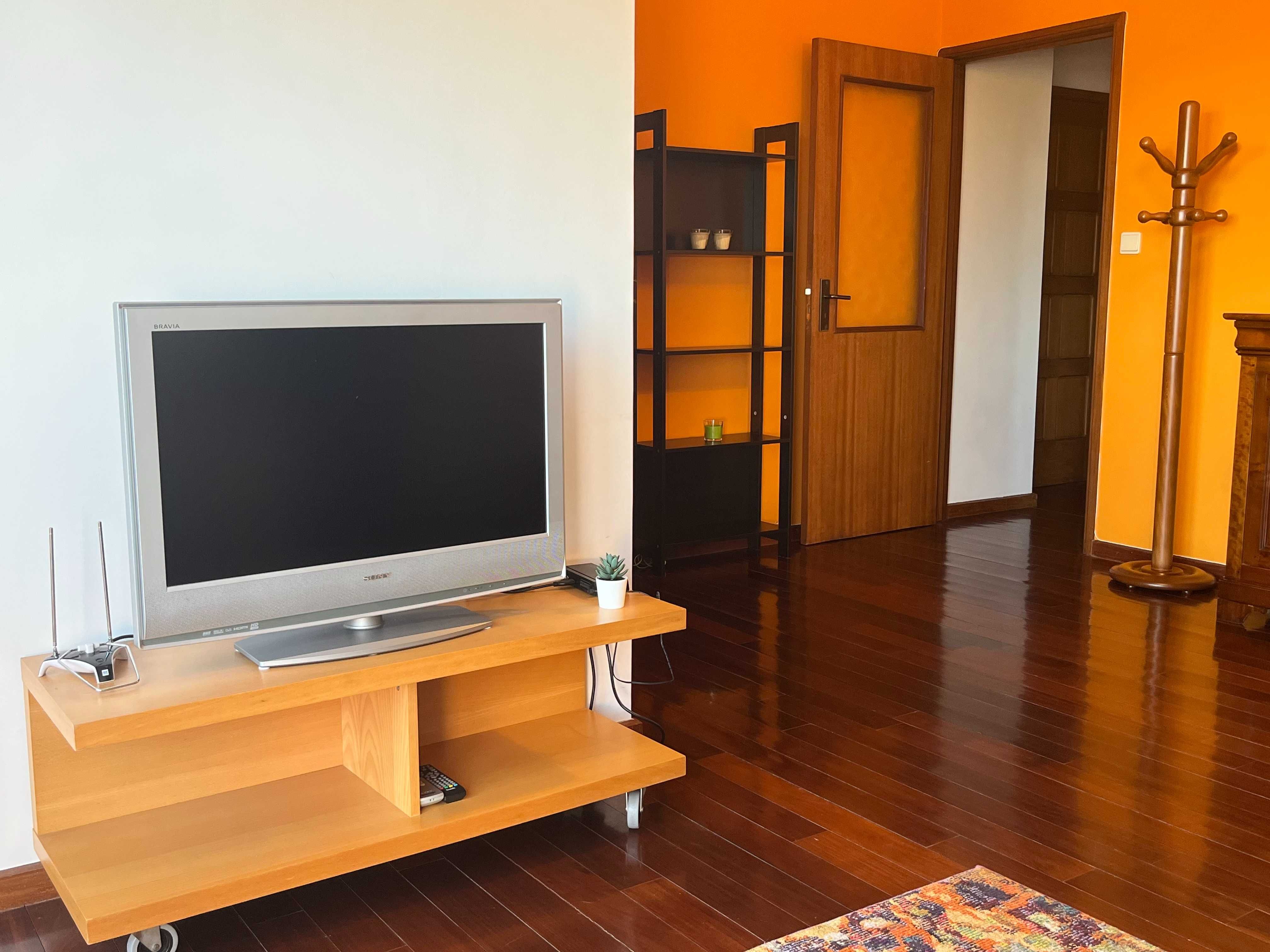 Quarto menina estudante - T2 perto Faculdade de Belas Artes/Porto