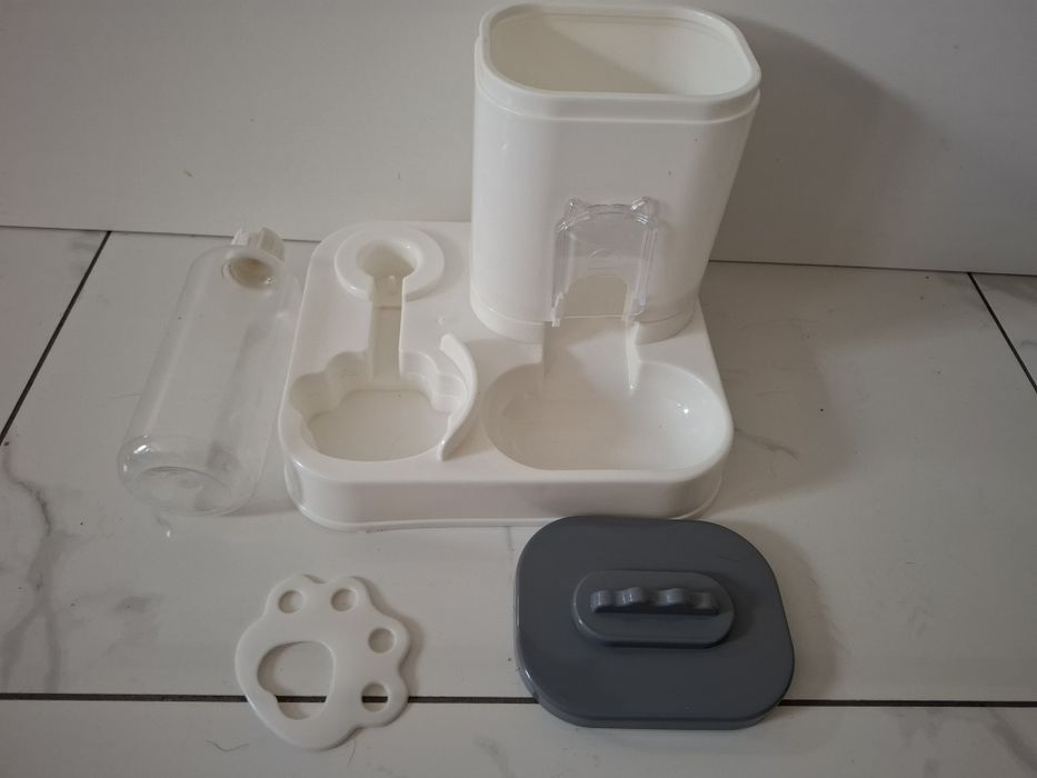 Dozownik na karmę, wodę