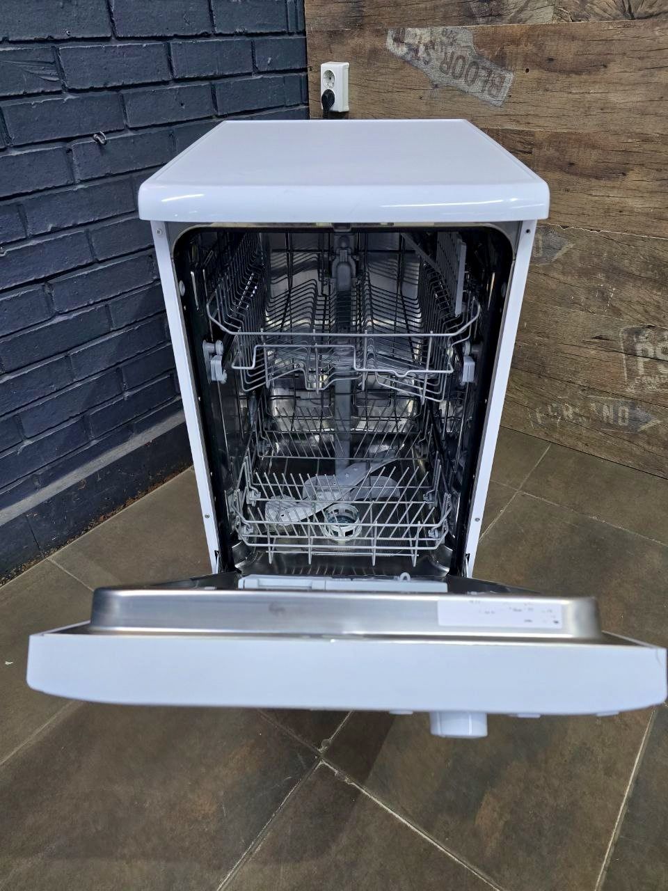 Посудомийна машина HOTPOINT ARISTON LSFB 7B019 45см під вбудову, гар