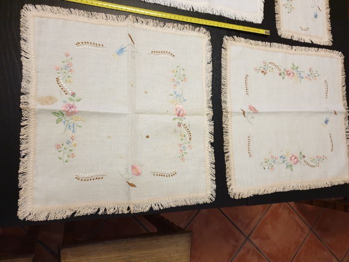 Panos bordados antigos para decoração de mesas
