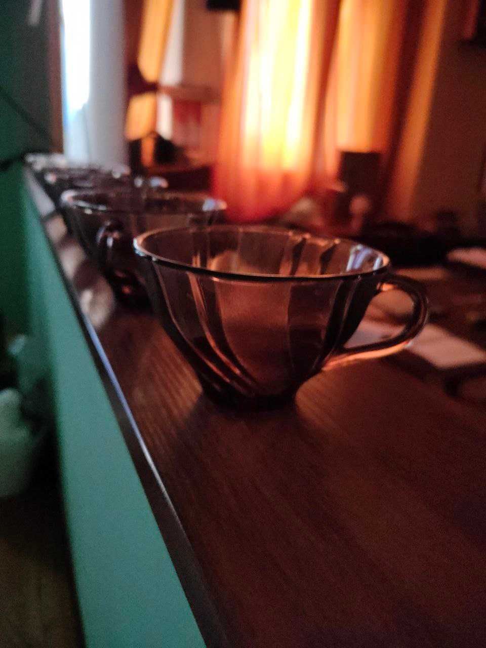 Коллекционные чашки из черного стекла. Высылаю.