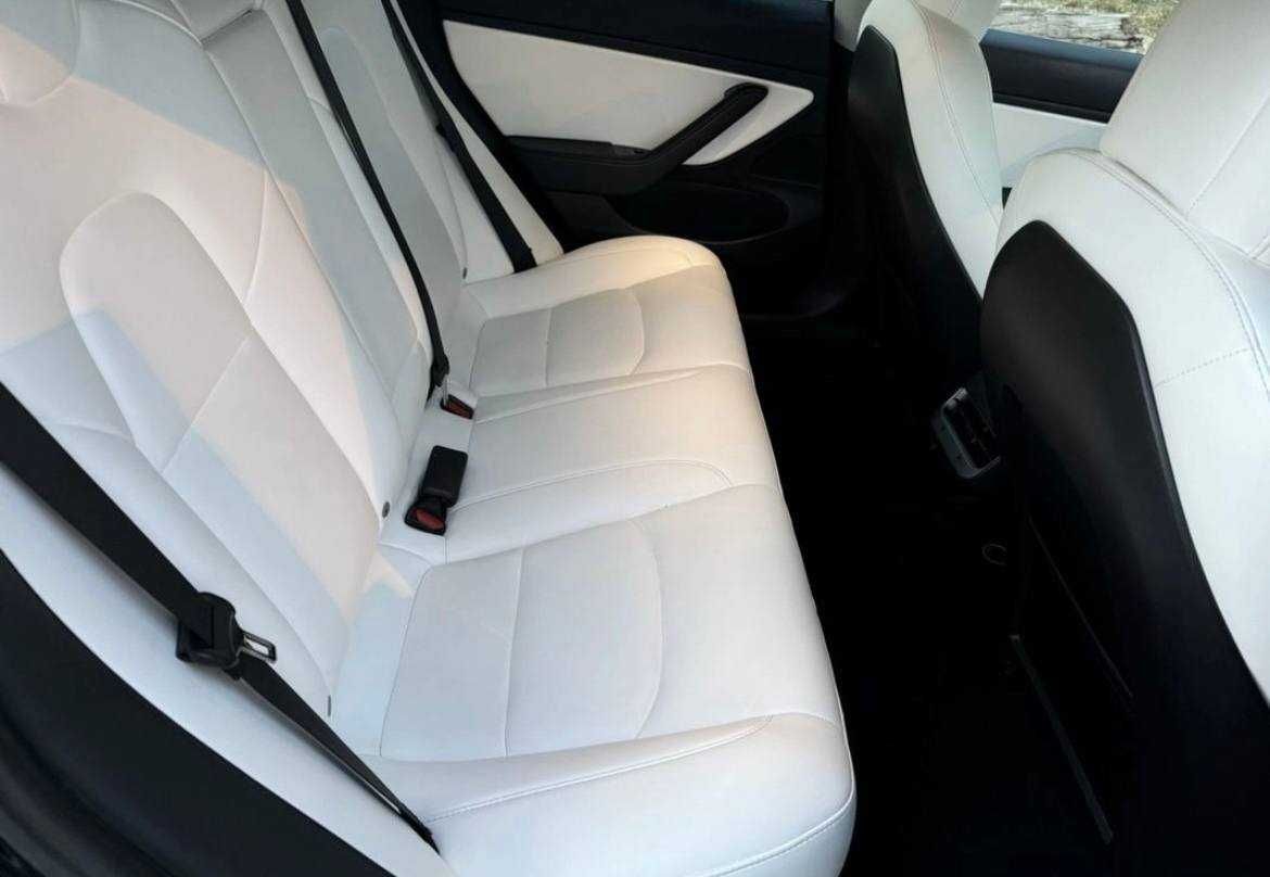 У продажі Tesla model 3 2019