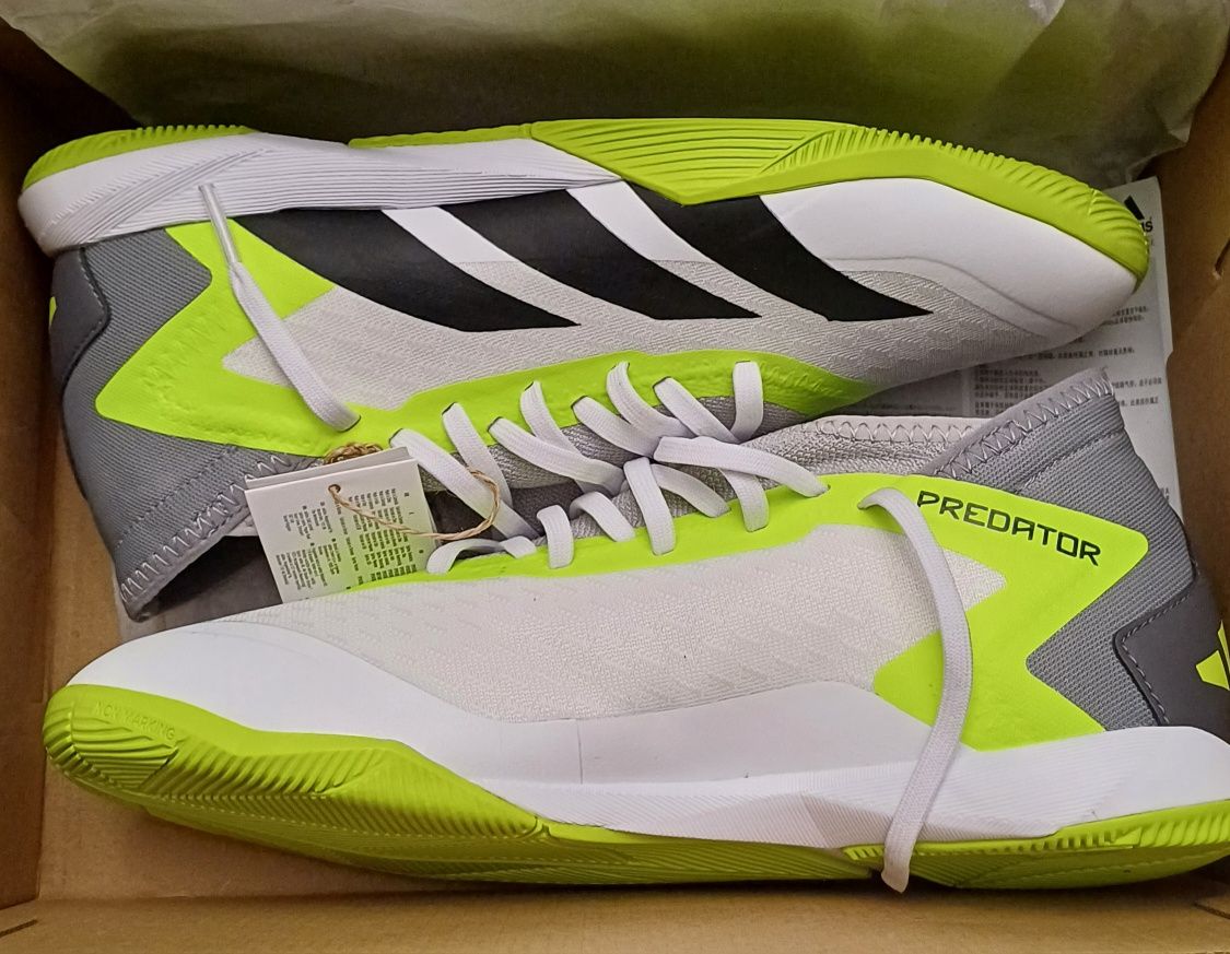 Sapatilhas novas Adidas Predator p/ Futsal