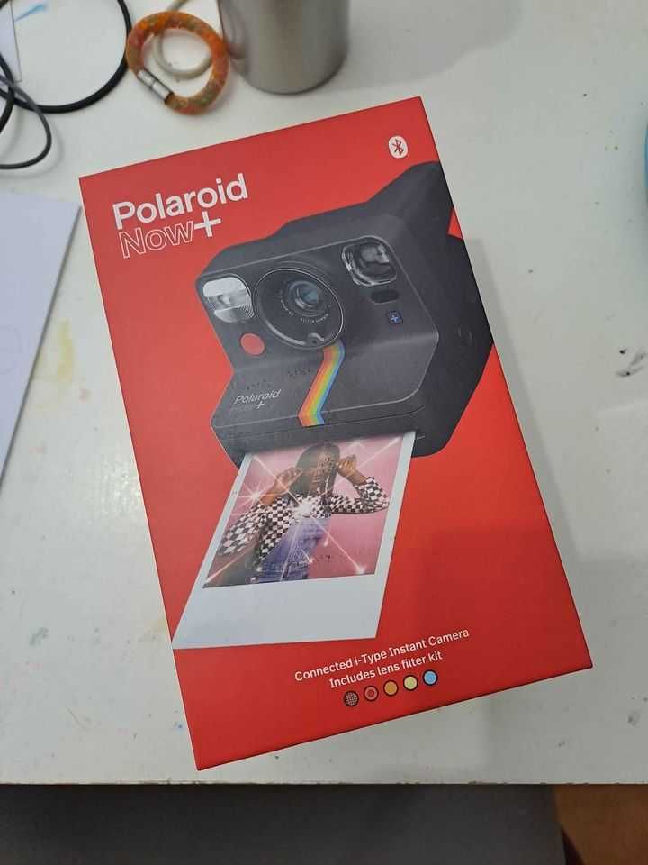 Máquina fotográfica Polaroid now+