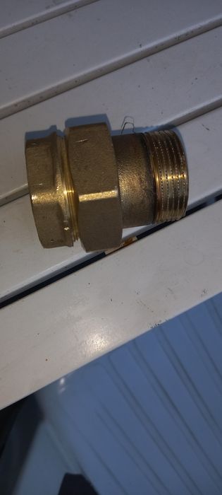 Sprzedam śrubunek 5/4