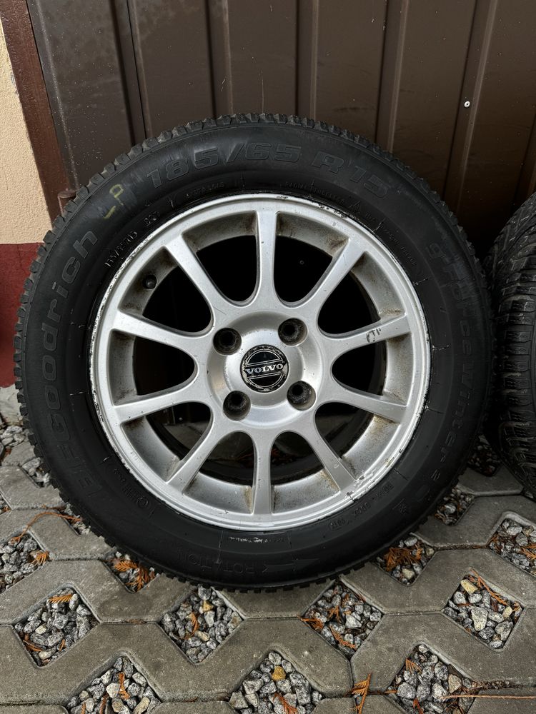 Koła Felgi 4x114.3 z Oponami zimowymi 185/65/15  Volvo S40 V40