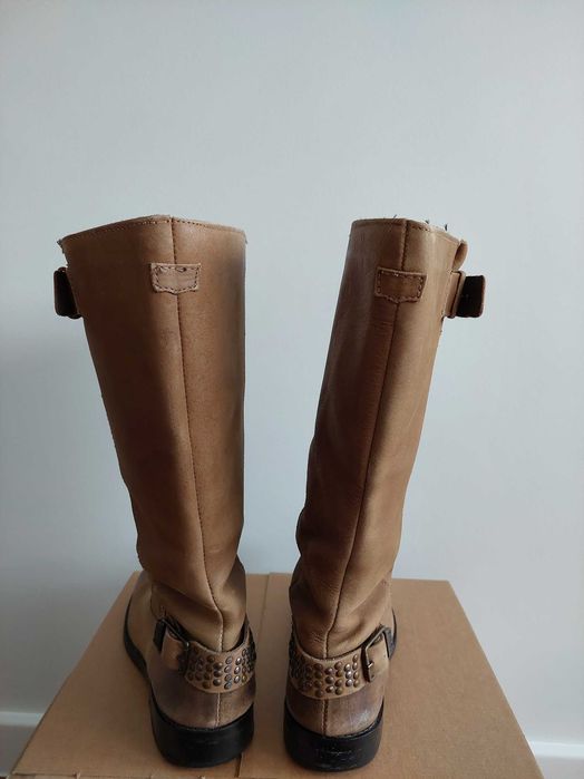 Bota em Pele Cano Alto Senhora Camel Levi's