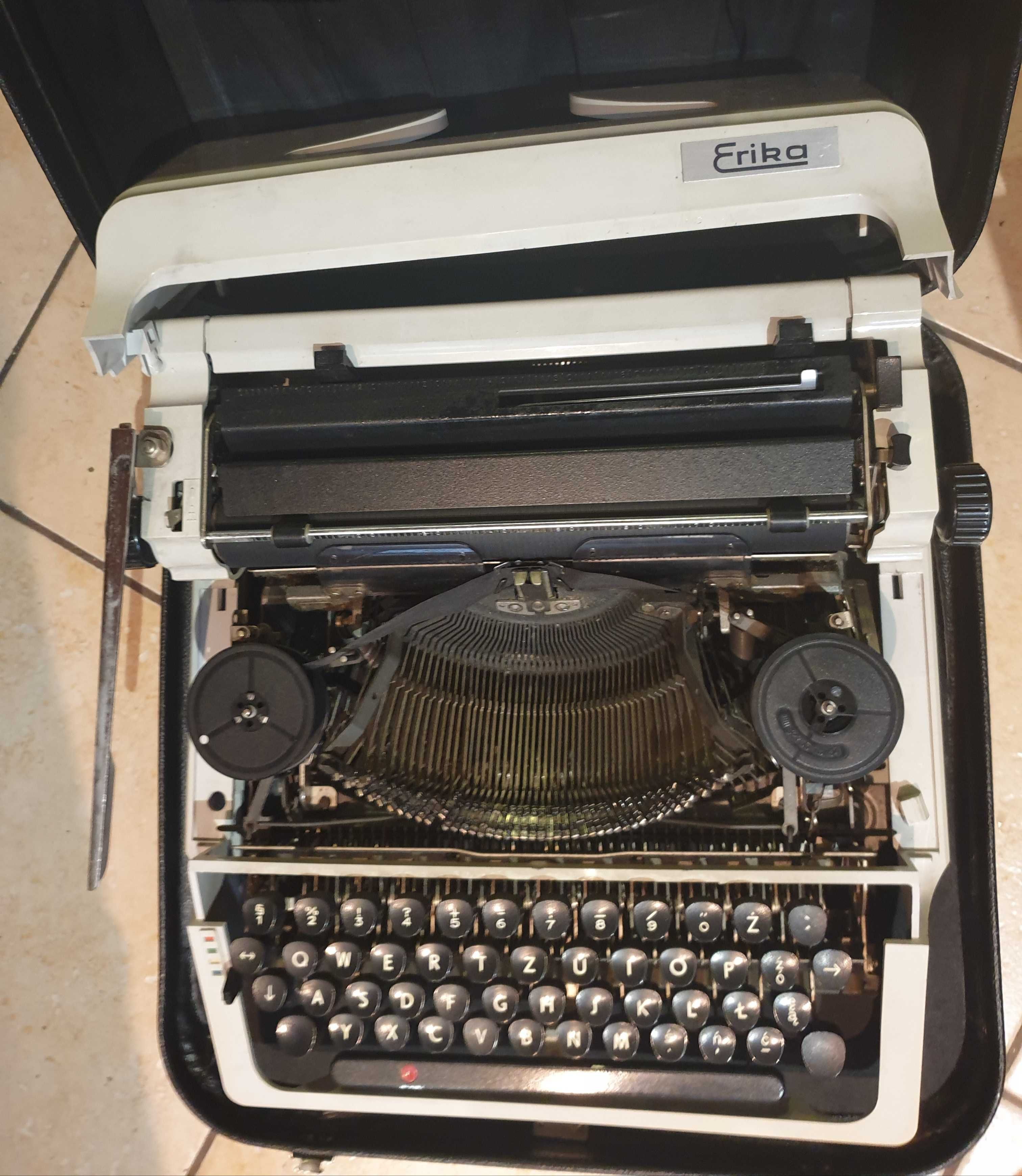 Zabytkowa maszyna do pisania Erika