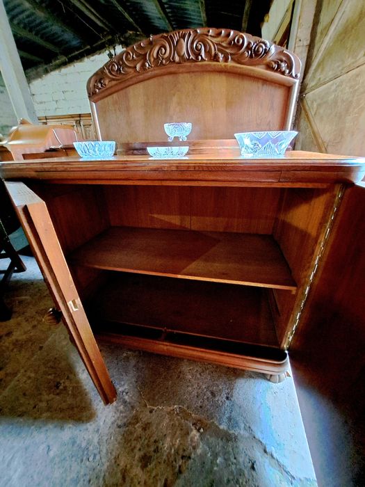 Kredens dębowy z wysuwanym blatem