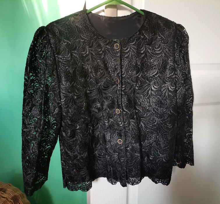 Czarny koronkowy żakiet