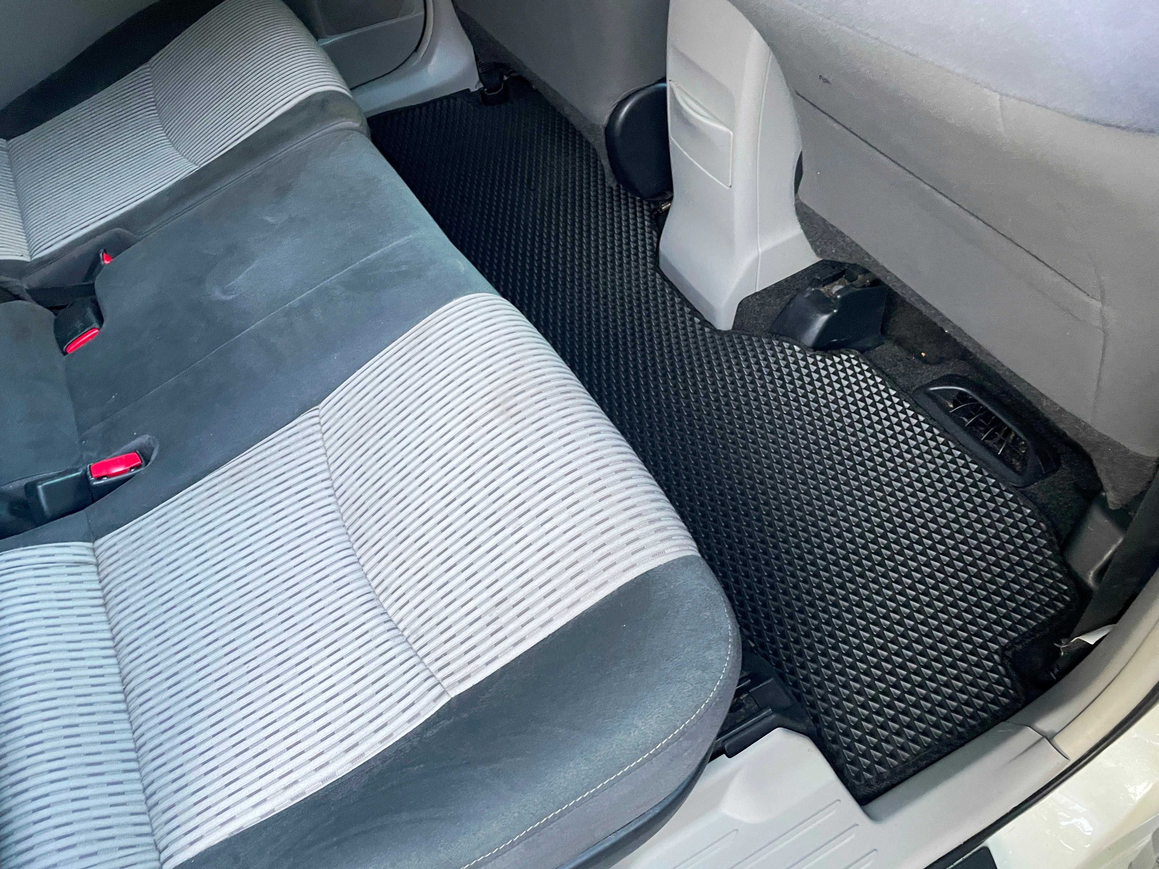 Оренда Toyota Prius V гібрид