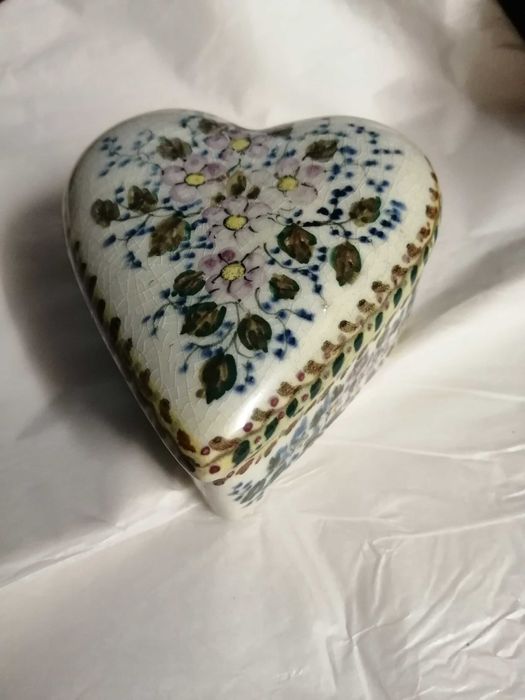 Caixa com tampa em faiança - Soares dos Reis (Gaia)