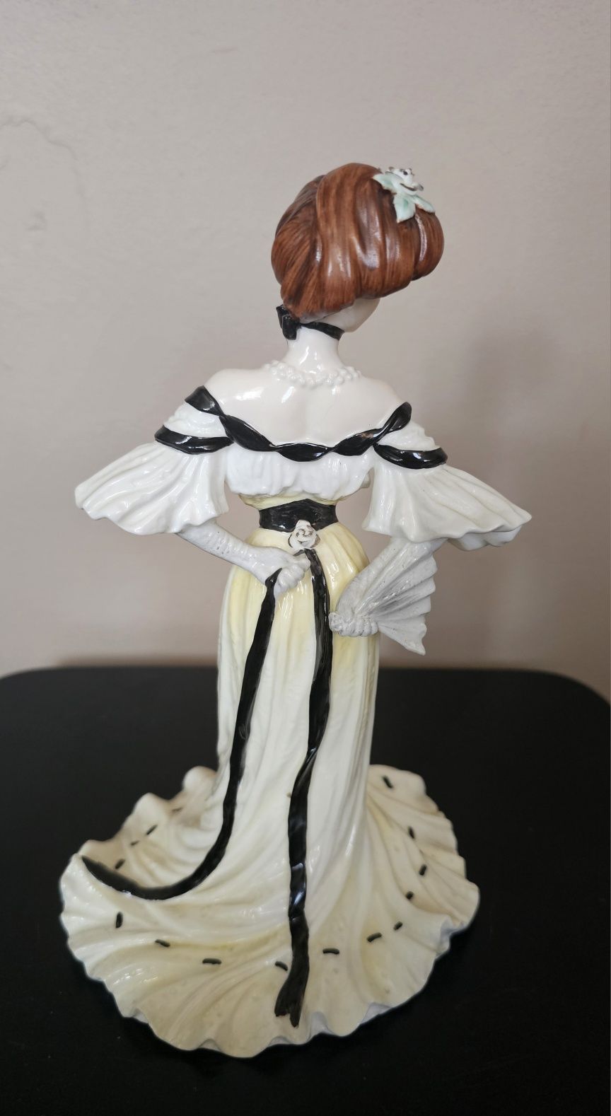 Porcelanowa figurka Coalport "Alexandra At The Ball"