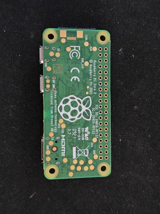 Raspberry pi zero 2w com dissipadores e caixas