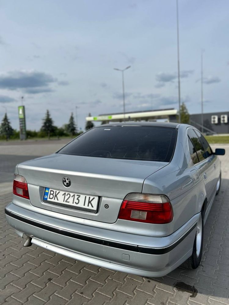 Продаю bmw 523