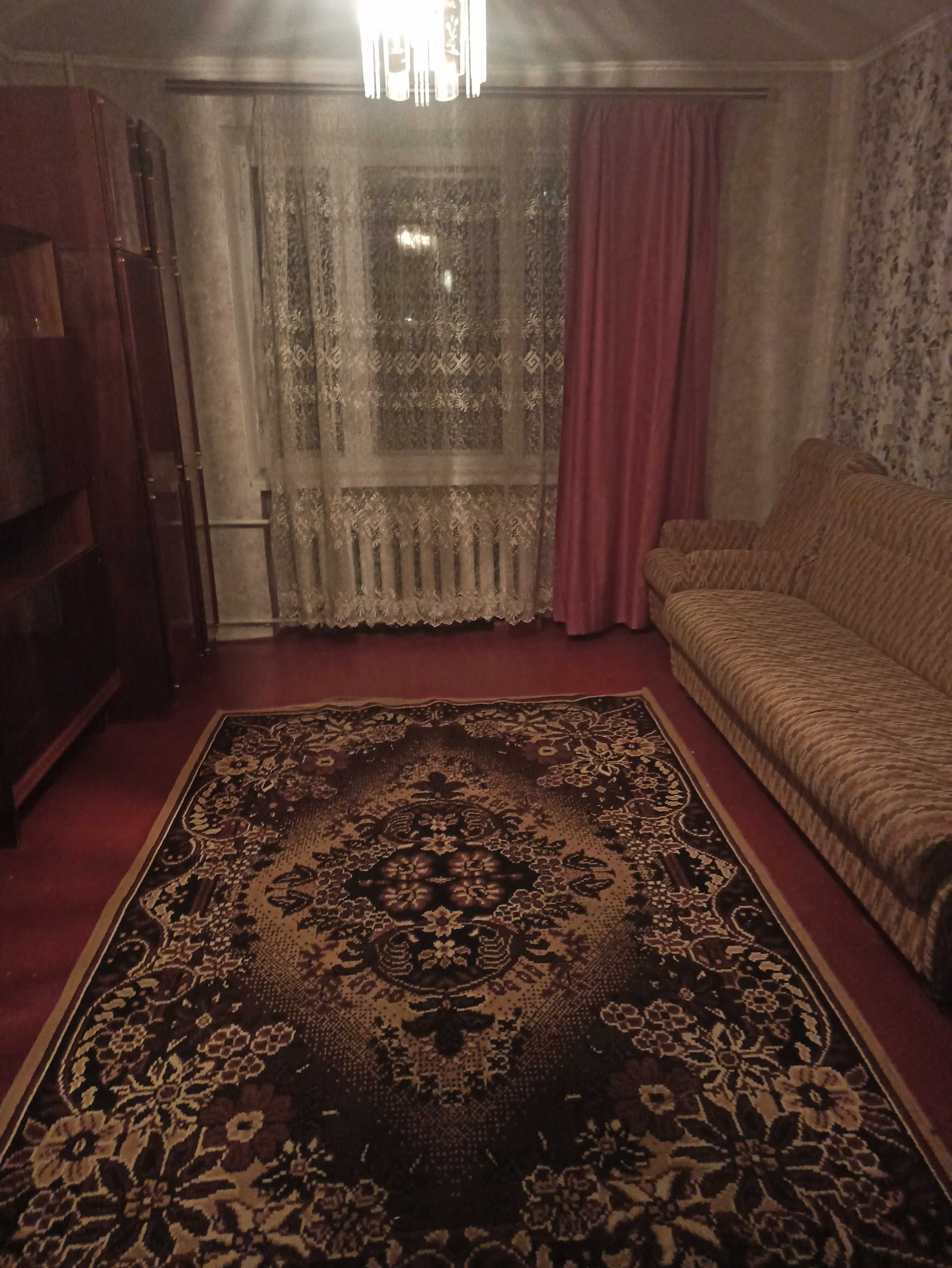 Здається трикімнатна квартира