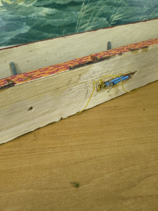 Zestaw budynków do makiety kolejowej – stacje, peron, domy, figurki