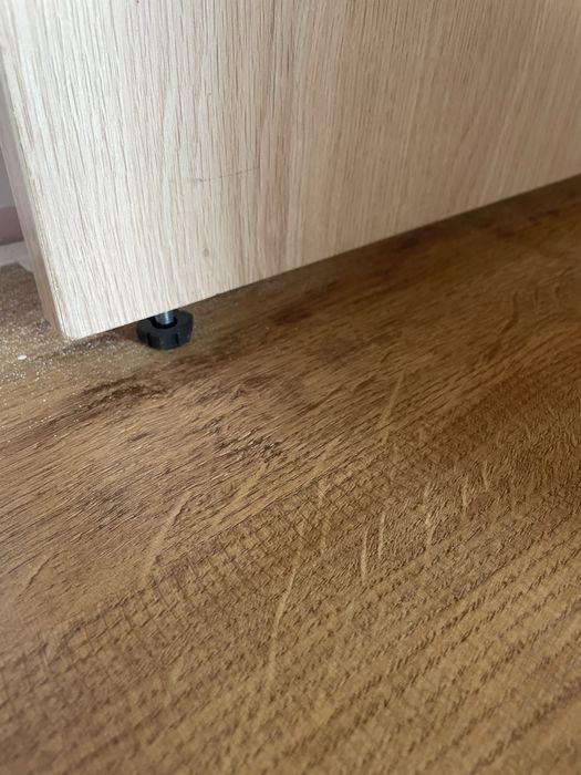 Biurko z 4 szufladami i dodatkową półką