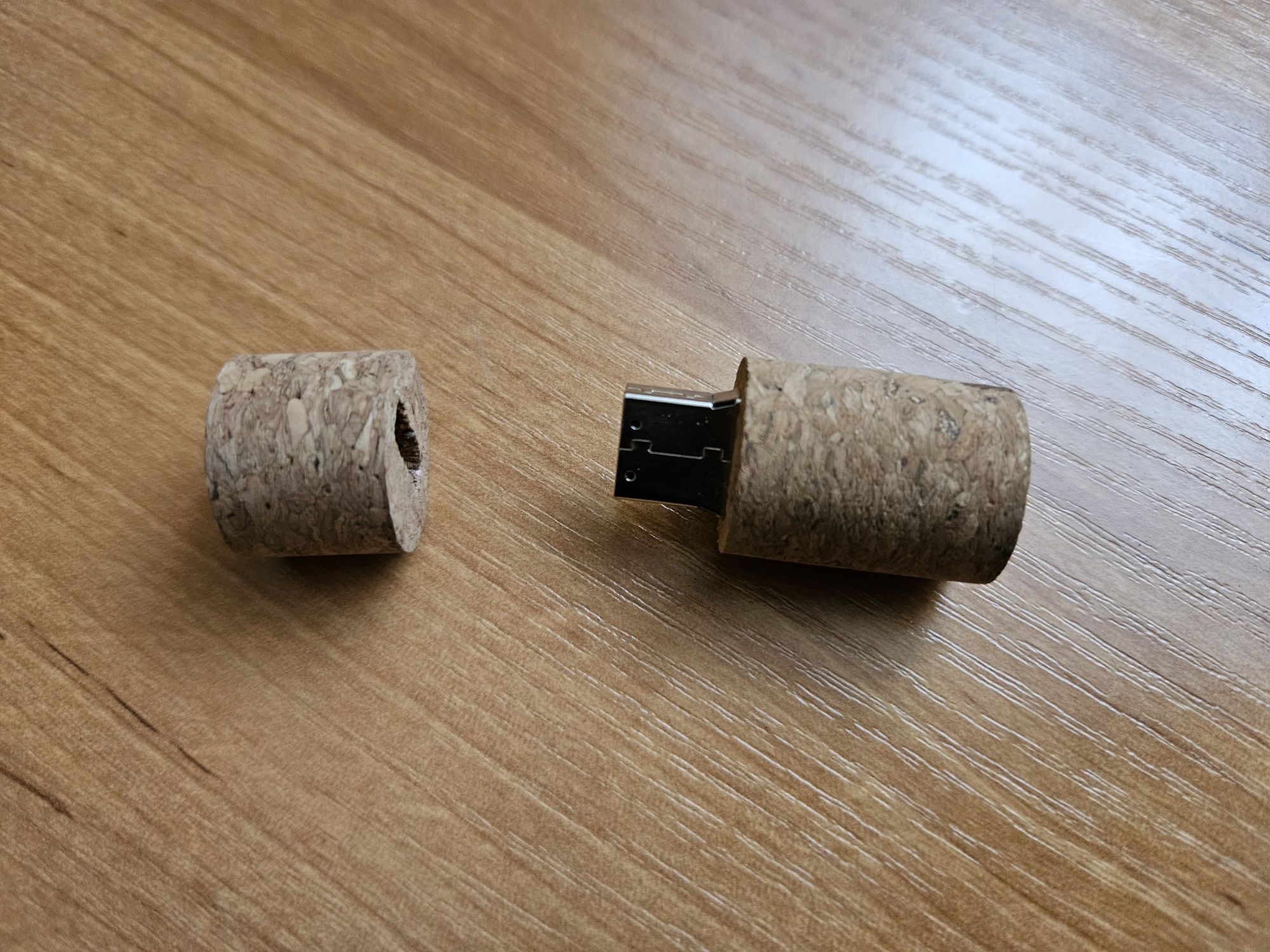 Pendrive.  korek