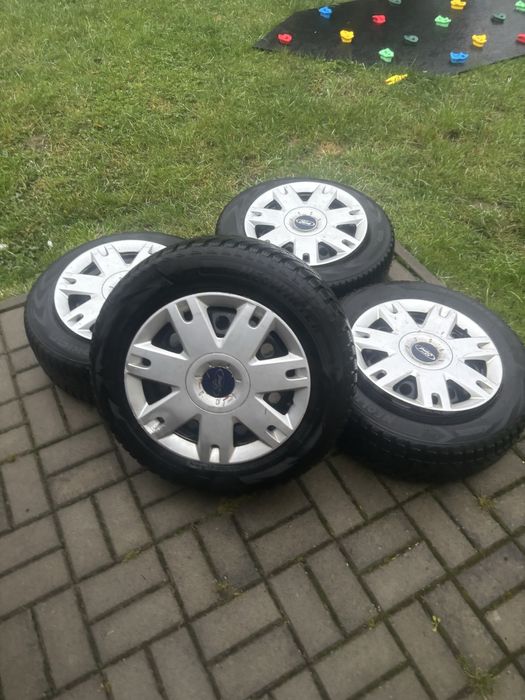 Sprzedam opony z felgami i kołpakami 15x195x65 Zimowe