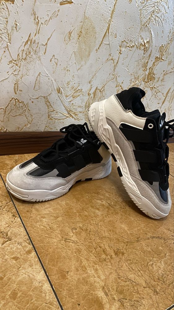 Кросівки жіночі адідас adidas 39р.
