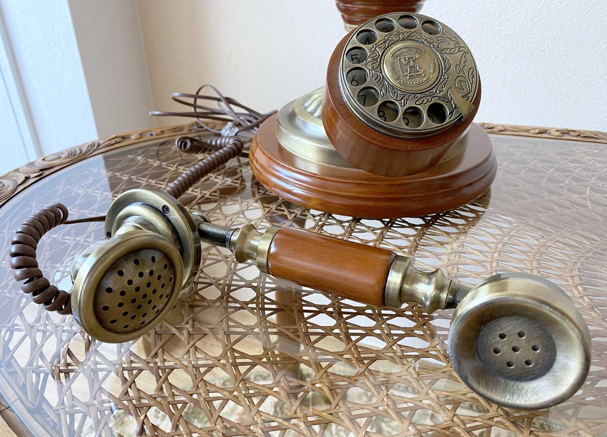 Telefon stacjonarny  stylizowany na zabytek, retro