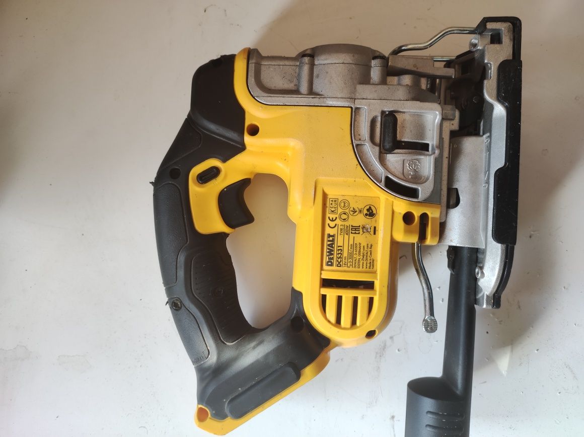 Wyrzynarka DeWalt DCS331 400 W