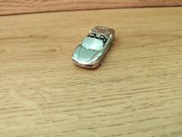 Licencjonowany metalowy brelok z modelem Ferrari F430