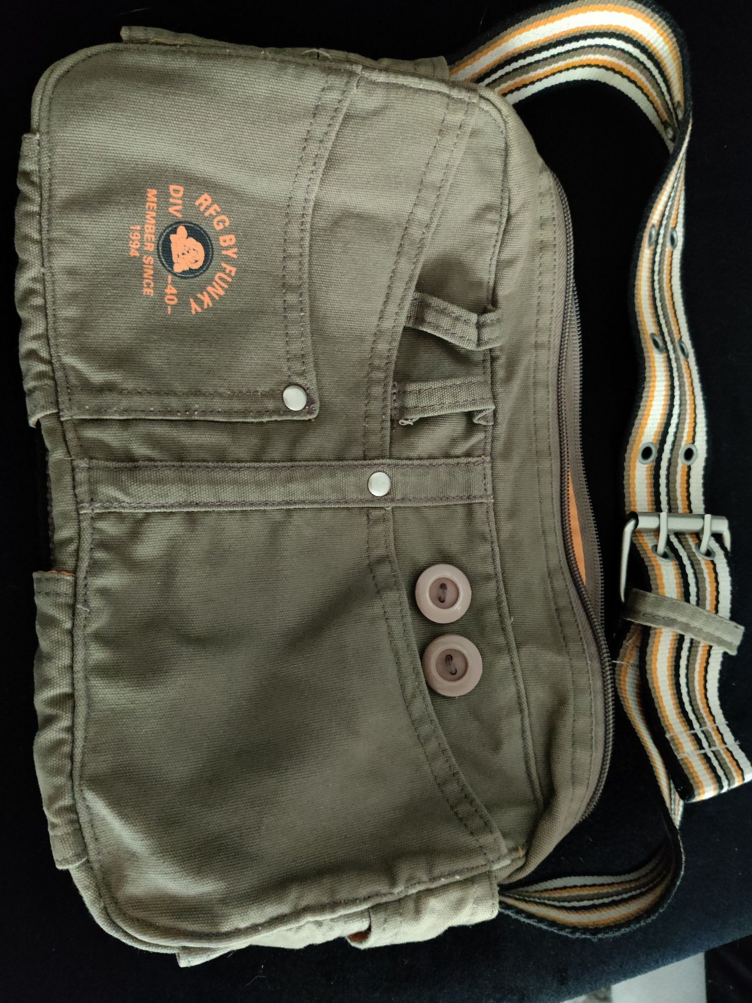 Torebka w kolorze khaki