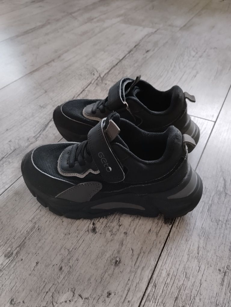 Adidasy chłopięce 28