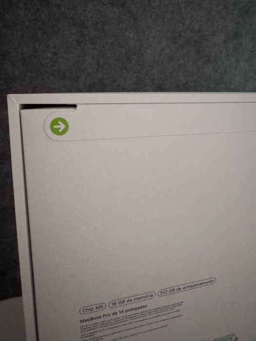 Troco/Vendo Macbook PRO 14 2025 M5 16GB/512GB Silver Selado