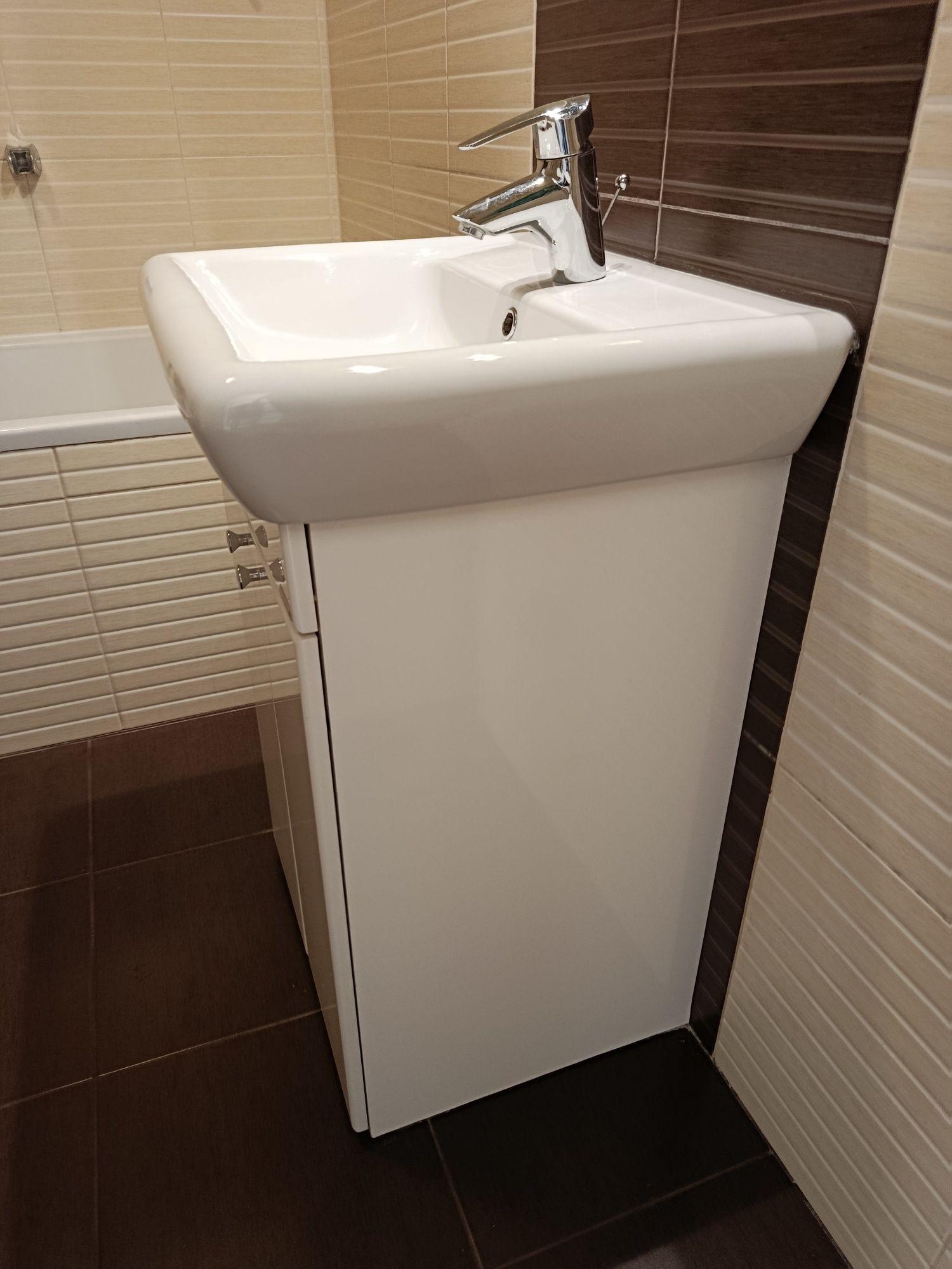 Umywalka Cersanit z baterią Grohe + szafka