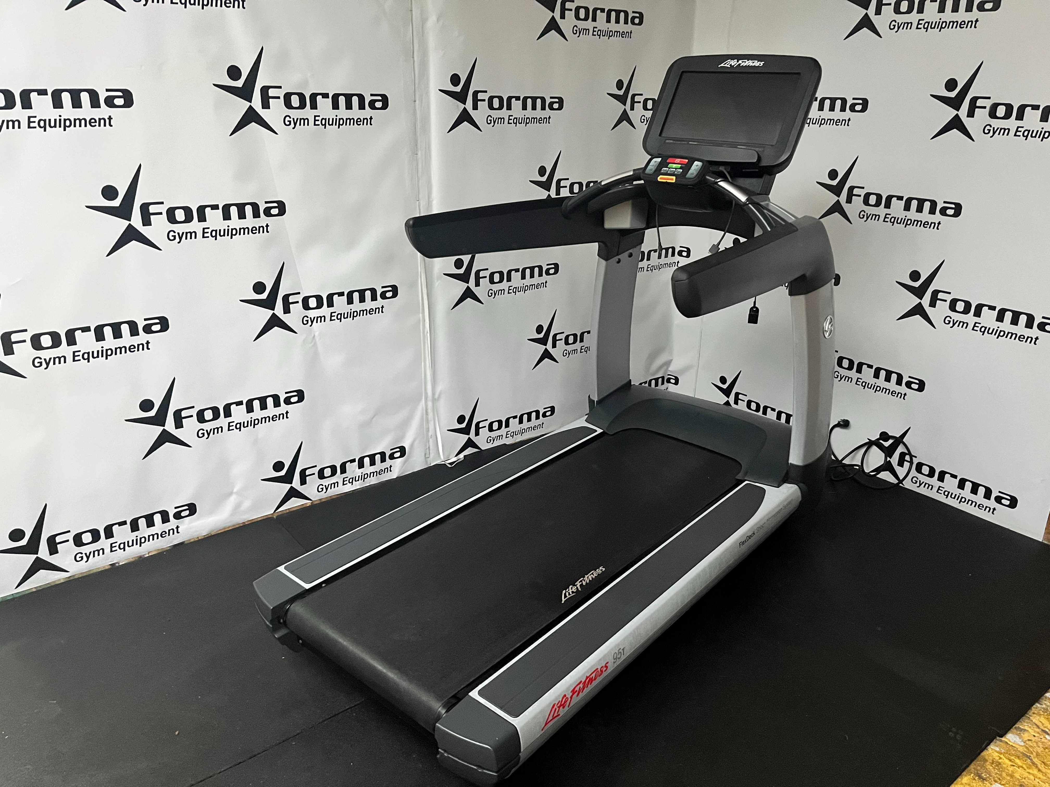 Bieżnia Life Fitness Elevation 95T Discover SE ( Stan AS-IS)