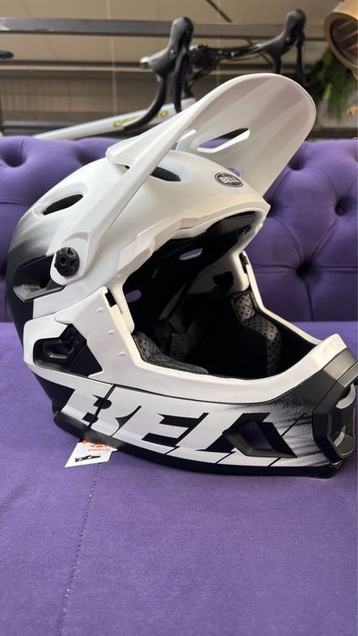 Nowy kask Bell super DH rozmiar M