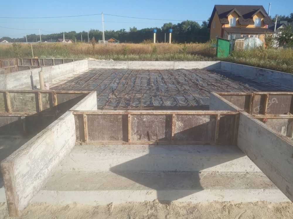 Бетонні роботи Фундамент Опалубка. Паркан. Будівництво. Моноліт.