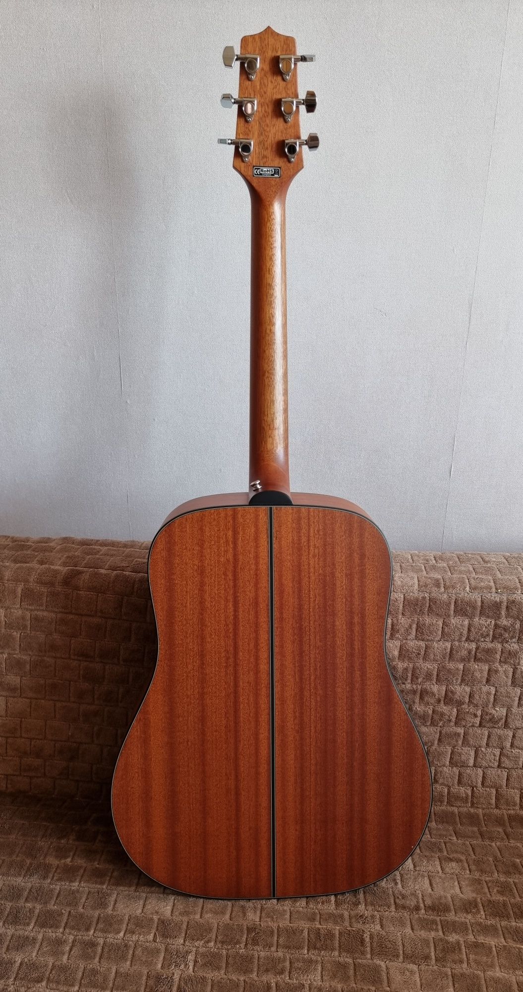 Продам гитару Takamine